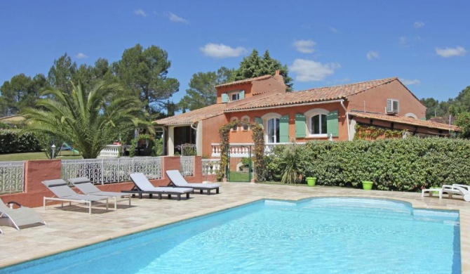 Spacious villa in Bagnols en Foret with private pool