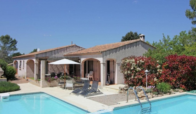 Gorgeous Villa in Bagnols en For t with Swimming Pool