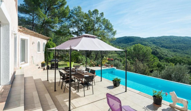 Spacious Villa in Bargemon with Swimming Pool and airconditioning