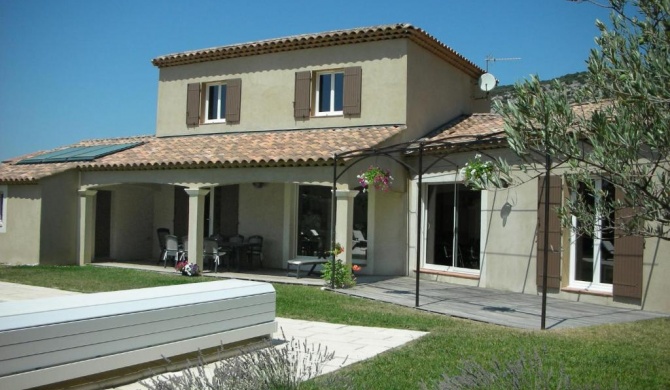 Luxurious Villa in Provence with garden and roofed terrace