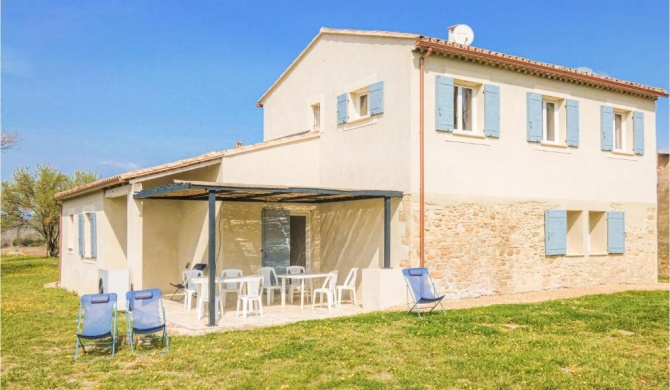 Three-Bedroom Holiday Home in Bonnieux