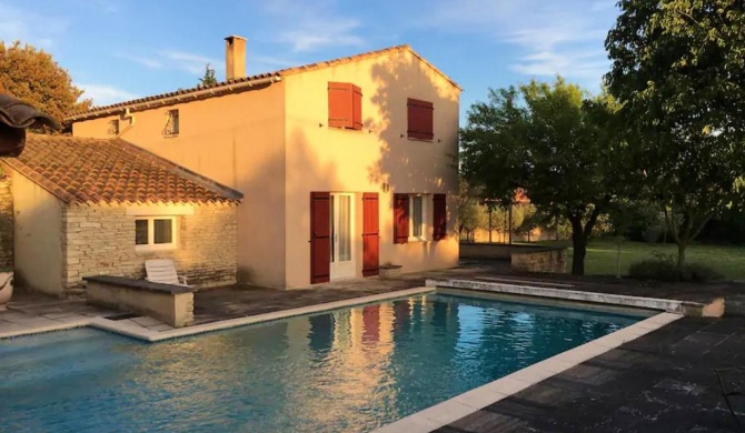 Villa de 2 chambres avec piscine privee jardin et wifi a Cabrieres d'Avignon