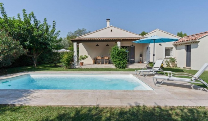 Modern Villa in Carpentras with Private Pool