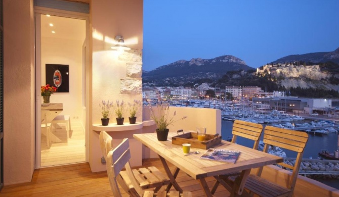 Les Barques, Vue splendide sur le port de Cassis