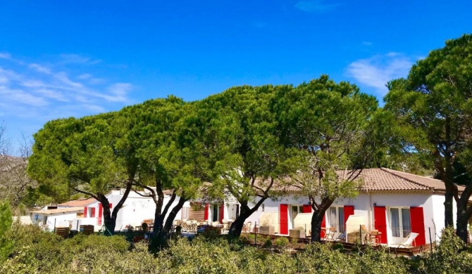 HôTEL LES VOLETS ROUGES - CASSIS