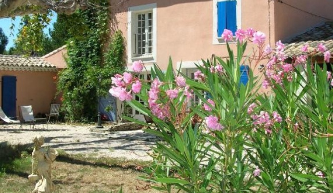 Le Mas De La Cigale Bleue, Caumont Sur Durance