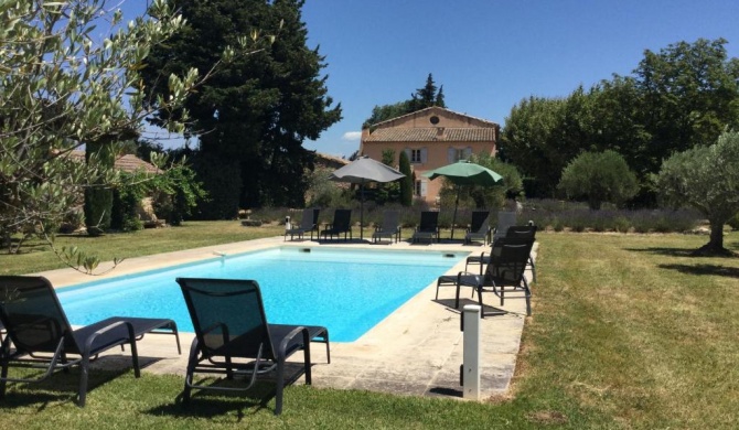 Superbe Mas Provençal 600m2 avec une Superbe Piscine Chauffée et très grand jardin 9000m2, situé au cœur du Luberon en campagne proche de L'Isle sur la Sorgue, 12 personnes, LS2-17 FIGNOULADO