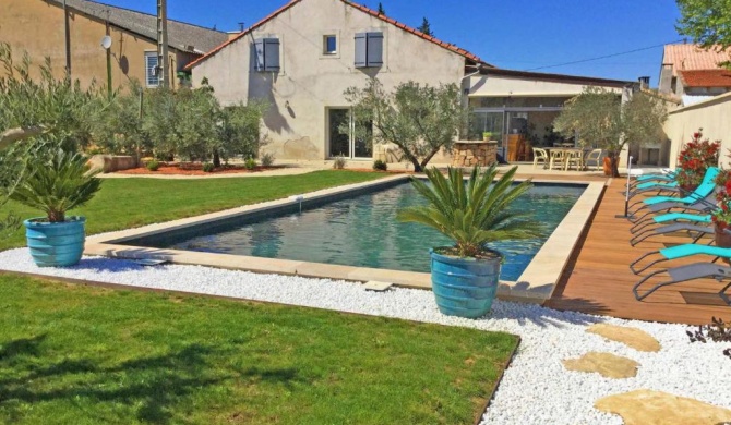 Grande maison familiale avec piscine privée et climatisation, 10 personnes, très grand jardin, située aux Vignères, proche de l'Isle sur la Sorgue - LS2-338 GAUGALINO