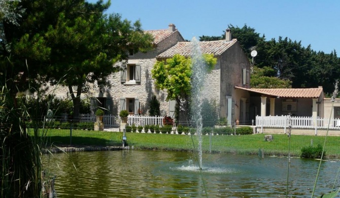 Mas Provençal avec une Agréable Piscine Privée, situé aux Vignères, proche de L'Isle sur la Sorgue, 8 personnes, LS2-109 TENAMEN