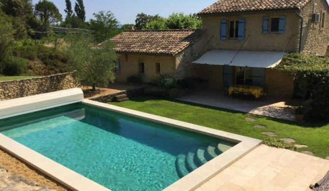 Typique Mas Provençal avec piscine privée dans le Luberon à Cheval Blanc, 6 prs - LS2-350 ROUMANTICO