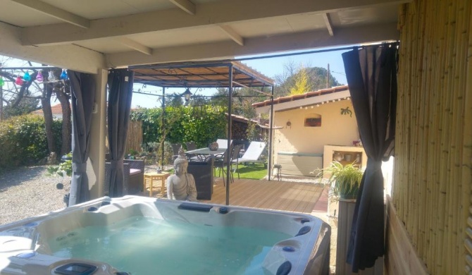 gite LAPAZ/jacuzzi privé/piscine