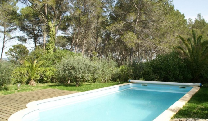 Lush Holiday Home in Draguignan with Private Garden