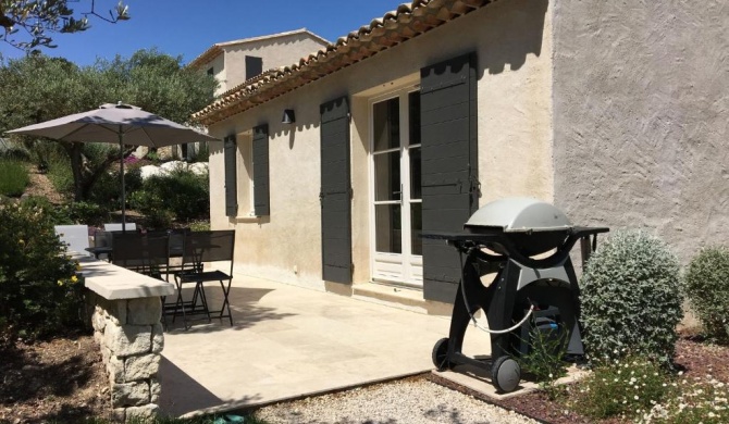 Modern holiday cottage with swimming pool and close to beautiful Saint Remy de Provence