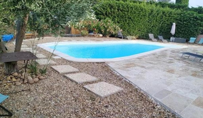 Villa de 3 chambres avec piscine privee jardin clos et wifi a Eyragues