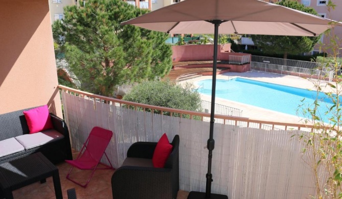 Coeur de FREJUS, Appartement 3 pièces climatisé avec piscine, terrasse, barbecue