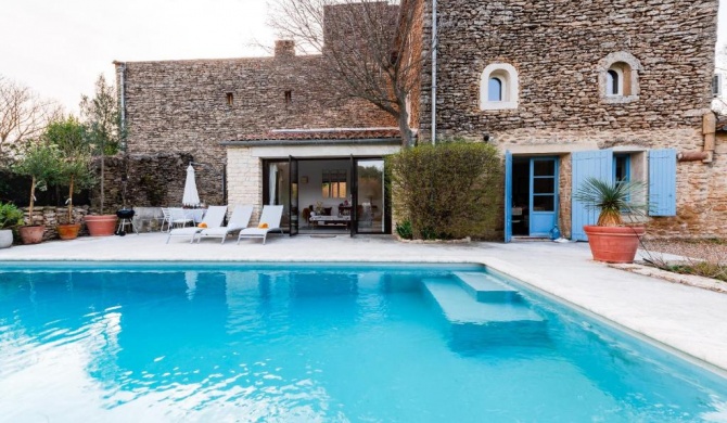 Belle De Jour -A Provencal gem Private heated pool