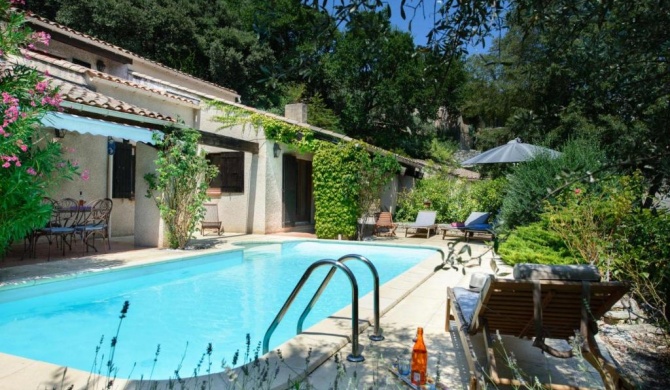 Goult Villa Sleeps 6 Pool WiFi