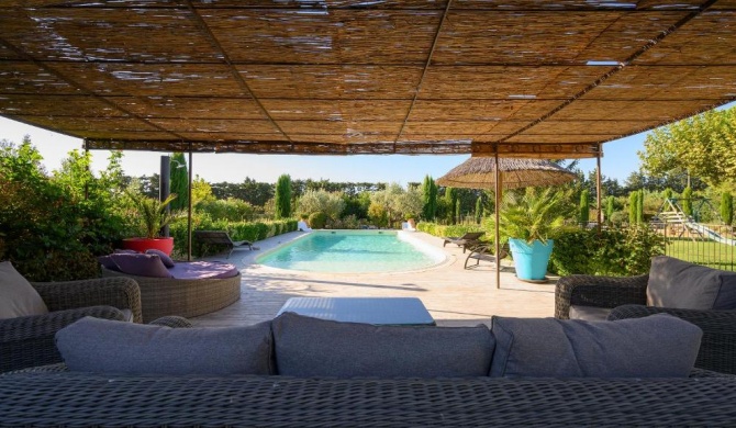 Grande villa avec piscine privative entre St Remy de Provence et Avignon