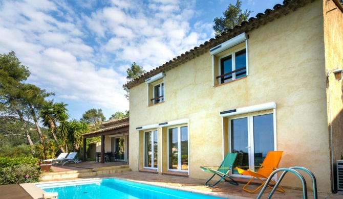 Nice house with beautiful sea views on the peninsula of Hyeres