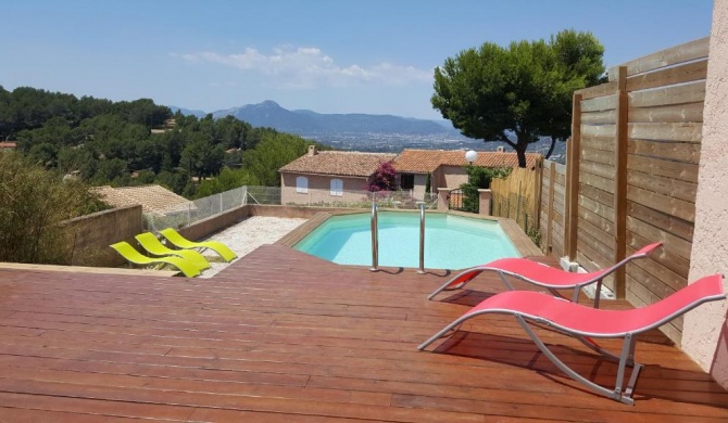 Villa hauteur de hyeres piscine et vue