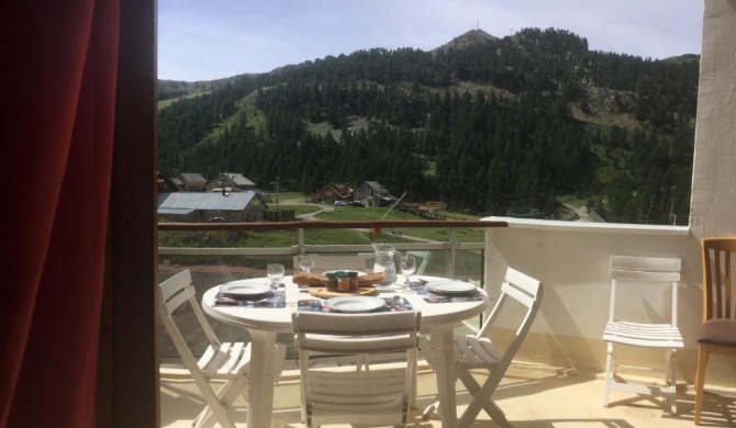 Chaleureux 3 pièces 50m² plein sud avec grande terrasse au pied des pistes à Isola 2000