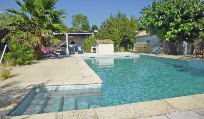 Beautiful Cottage with Swimming Pool in L'Isle-sur-la-Sorgue