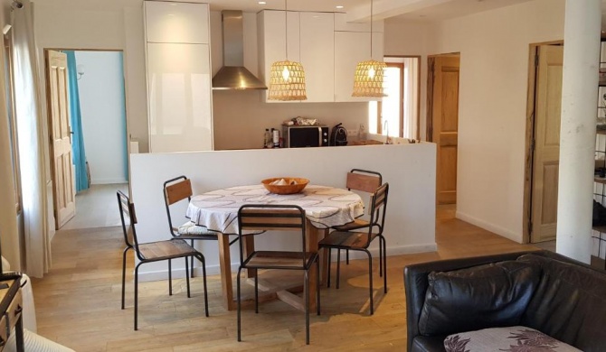 Raisin- appartement familial donnant sur la Sorgue