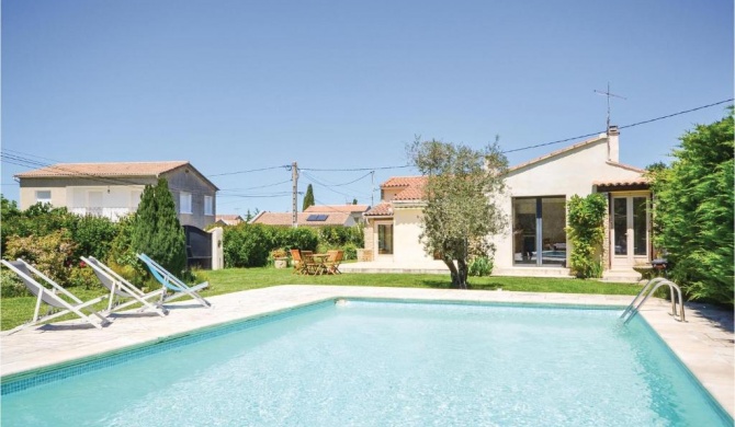 Two-Bedroom Holiday home L'Isle sur la Sorgue with a Fireplace 08