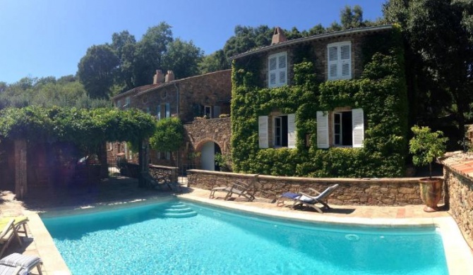 Villa de 5 chambres avec piscine privee jardin clos et wifi a La Garde Freinet