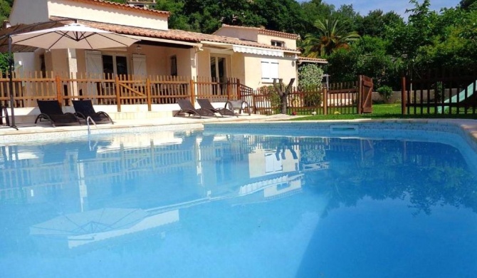 Villa de 4 chambres avec piscine privee terrasse amenagee et wifi a La Gaude a 8 km de la plage