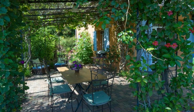 House With Garden And Sea View