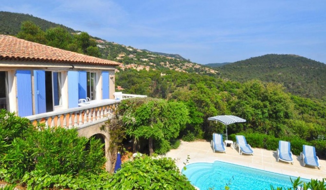 A tastefully furnished villa with private pool, 8 km from the Mediterranean Sea