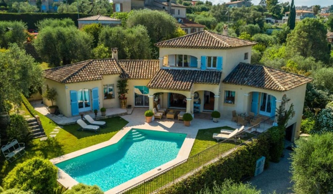 Luxurious Villa with Private Pool in La Roquette-sur-Siagne