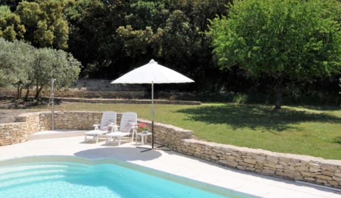 Provencal holiday home with private pool on 3000 m2 of garden in the middle of the Luberon