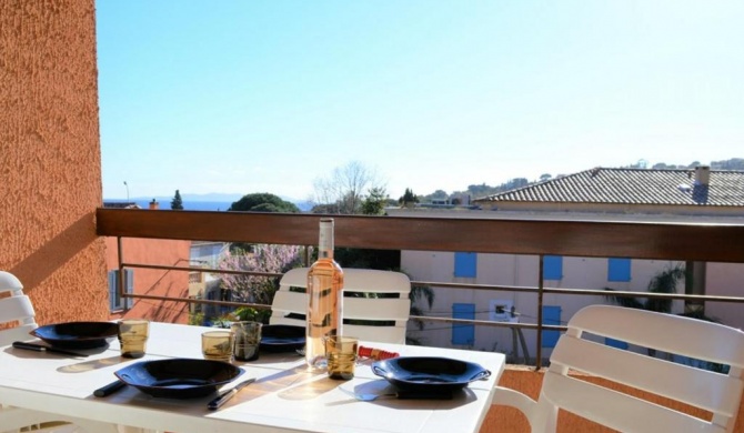 Appartement Le Lavandou, 1 pièce, 4 personnes - FR-1-251-230