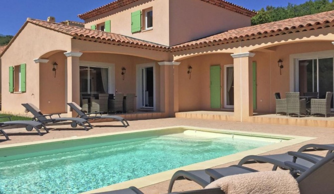 Quaint Holiday Home in Le Plan de la Tour with Pool