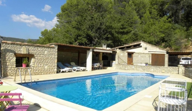 Villa de 3 chambres avec piscine privee jardin clos et wifi a Lioux