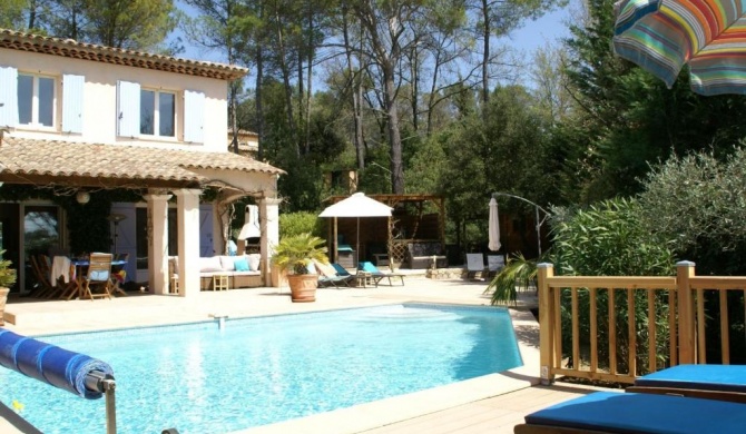 Inviting villa in Lorgues with private pool