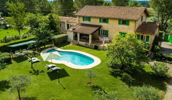 Inviting villa in Lorgues with enclosed garden