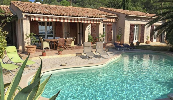 Detached villa with private pool and wide view near the village of Lorgues