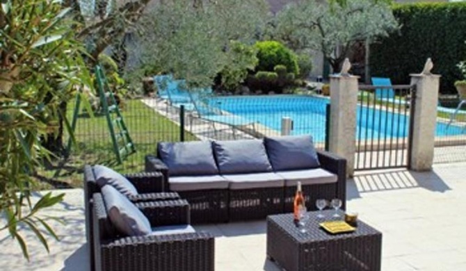 Villa de 3 chambres avec piscine privee jardin clos et wifi a Maillane