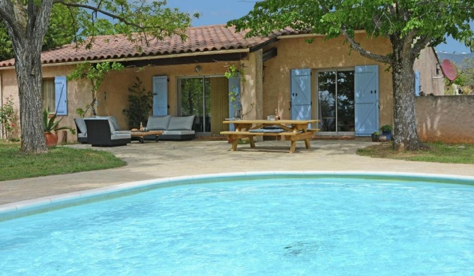 Very attractive detached villa with its own swimming pool