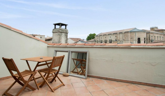 Charming and large duplex flat with beautiful terrace in Avignon