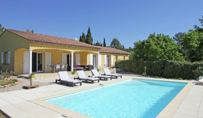 Detached villa with private pool and beautiful garden 25km from sea and beach